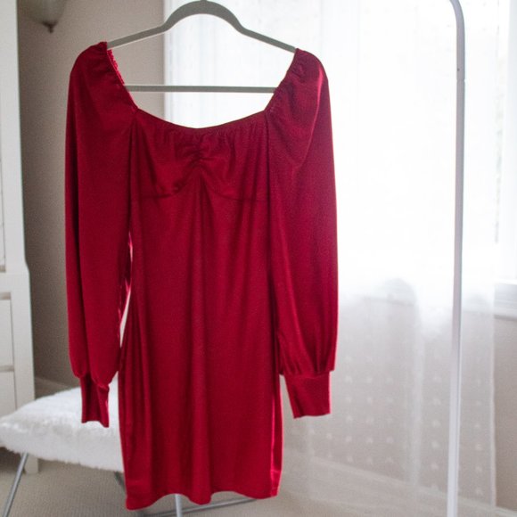 Red Dress - Picture 2 of 4